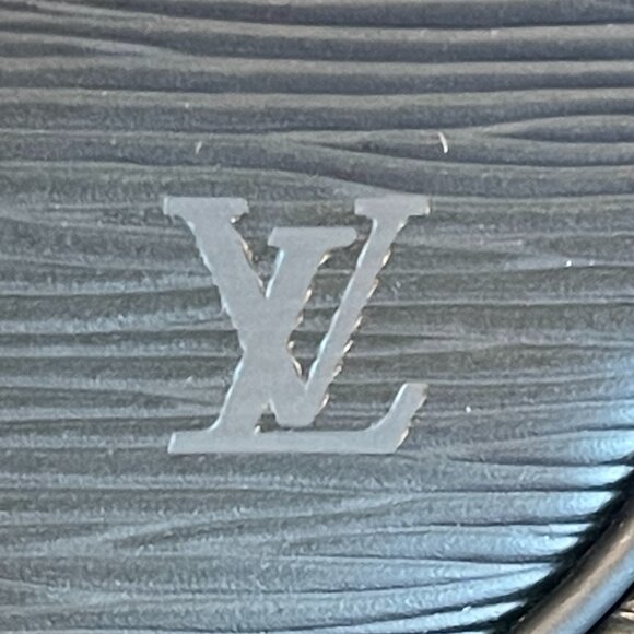 Louis Vuitton Vintage Black Epi Leather Dhanura MM Bag - Preowned - Picture 6 of 14